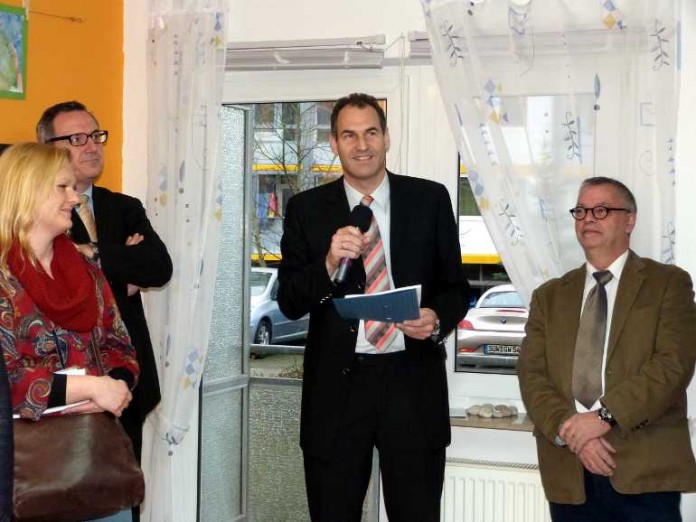 v.l.n.r: Denise Hartmann-Mohr vom Kreisjugendamt, Bürgermeister Marcus Schaile, Jugend- und Sozialdezernent Dietmar Seefeldt und Projektkoordinator Kurt Fix